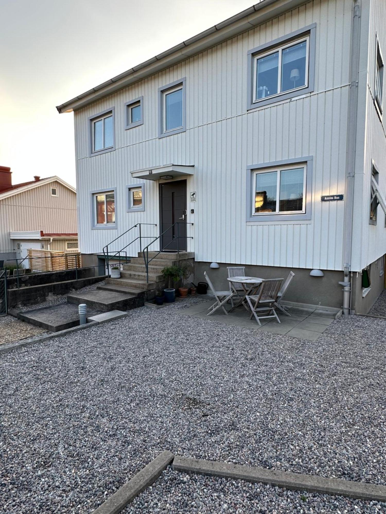 Annies Hus - Very Nice 2 Bedroom Apt Top Floor Strömstad Esterno foto